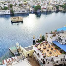 Hotel Devraj Niwas on Lake Pichola โรงแรมในอุเดเปอร์