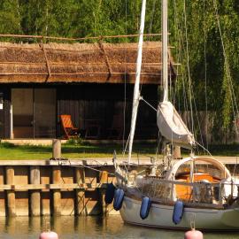 Peterzens Boathouse, hotel em Laupunen