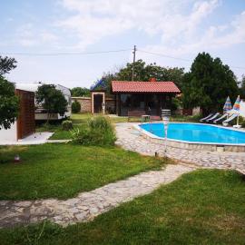 Camping Little Oasis, hotell i Ezerets