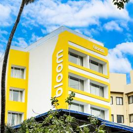 Bloom Hotel - Juhu، فندق في مومباي