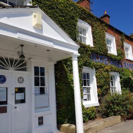 Blue Bell Hotel, hotel din Belford