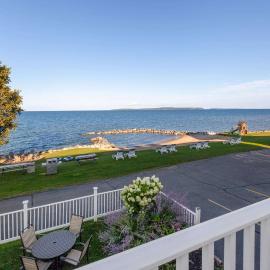 Baymont by Wyndham St. Ignace Lakefront, hotel v destinaci Saint Ignace