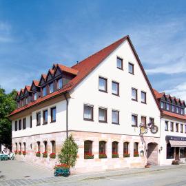BLÖDEL Gasthof Grüner Baum، فندق في نورنبرغ