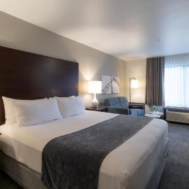 Oxford Suites Portland - Jantzen Beach, hotel in Portland