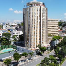 Pampas Palace Hotel, готель у місті Сан-Бернарду-ду-Кампу