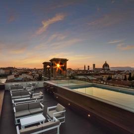 Plaza Hotel Lucchesi, hotel ve Florencii
