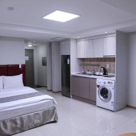 J Hotel, hotel en Ulán Bator