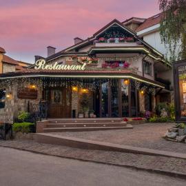 Хотел Том и Нези Класик, hotel in Velingrad