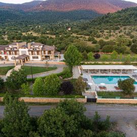 Nymfasia Resort, hotel en Vitina