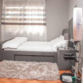 Full AirCon- 3Bed Villa- A c- WiFi- HotWater, hotell i Freetown