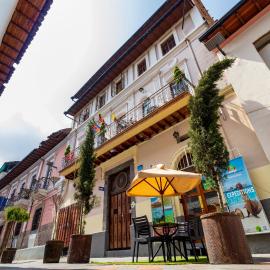 Friends Hotel & Rooftop - Historic Center & Museums, מלון בקיטו