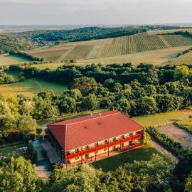 Farma Ovčí Terasy, hotell sihtkohas Němčičky