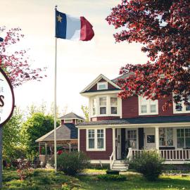 Caraquet में, होटल Complexe d'hébergement la Maison touristique Dugas
