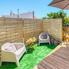 Viesnīca Casa Amarela-Tiny House with fantastic view-pool and close to the beaches pilsētā Silviša