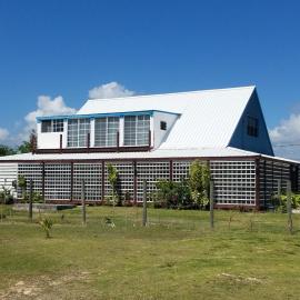 The BNB on Triggerfish Close to the airport, hotel a Ladyville