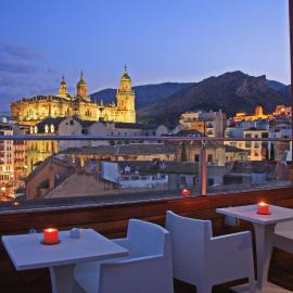 HOTEL XAUEN en pleno centro con acceso autorizado y a 100m de la Catedral