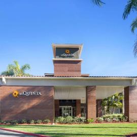 La Quinta by Wyndham Orange County Airport, хотел в Санта Ана