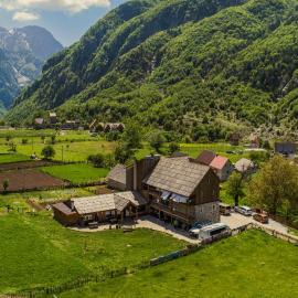Bujtina Polia, hotel Thethben