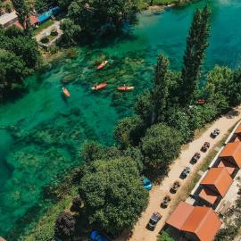 River huts Zrmanja、オブロヴァツのホテル