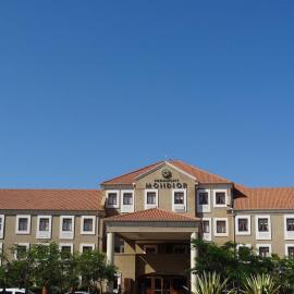 Peermont Mondior Hotel, hotel di Gaborone