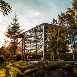 Mirror house, hotelli Tīnūžissa