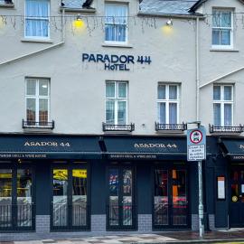 Parador 44