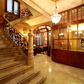 Hotel Nouvel, khách sạn ở Barcelona
