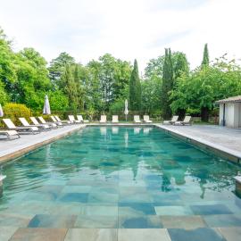 Hôtel & SPA Ventoux Provence "Domaine des Tilleuls", готель у місті Малосен