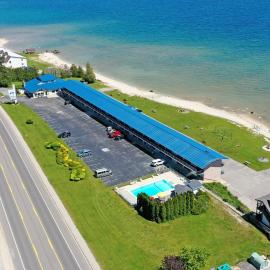 Days Inn & Suites by Wyndham St. Ignace Lakefront, hotel v destinaci Saint Ignace