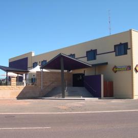 New Whyalla Hotel, хотел в Уаяла