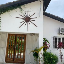 Amdalai में, होटल Swiss Garden House in Kerr Sering With Full Private Compound