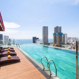 Cordial Grand Hotel Da Nang Beach - Infinity Rooftop Pool, viešbutis Danange