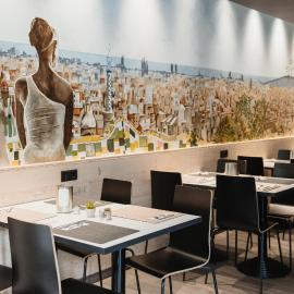 Hotel Travessera، فندق في برشلونة