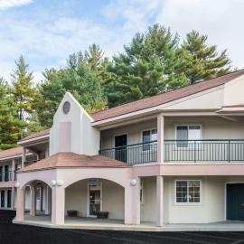 Howard Johnson by Wyndham Lenox, hotel en Lenox