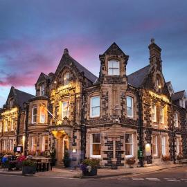 The Victoria Hotel, hotel din Bamburgh