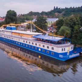 Botel Racek – hotel w Pradze
