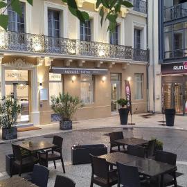 SQUARE HOTEL