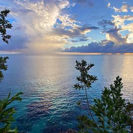Oceanfront Condo w/ FREE Parking + High Speed Wifi, hotel en Negril