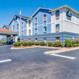 Days Inn & Suites by Wyndham Prattville-Montgomery, hotel v destinácii Prattville