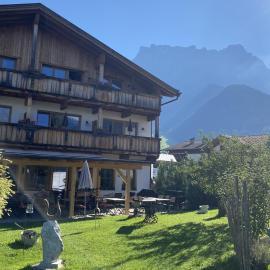 Hotel zum Urviech -Erwachsenenhotel-, hotell i Ehrwald