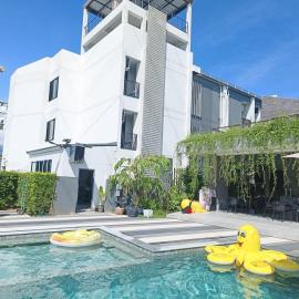 พรนับพันเพลส, hotel in Chiang Mai