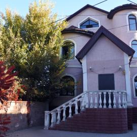 Almaty Backpackers, hotel en Almaty