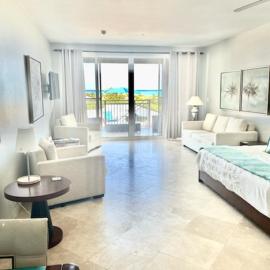 Turtle Cove में, होटल Private Poolside, Loft-Like Condo with Panoramic Grace Bay Views, Walk to Beach, Restaurants, & Turtle Cove Marina!