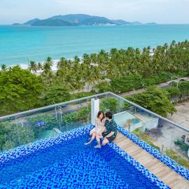 Azura Gold Hotel & Apartment, hótel í Nha Trang