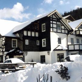 Gasthof Zum Dorfkrug, hotel v destinácii Winterberg