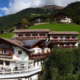 Pension Felseneck, hotel v destinácii San Leonardo in Passiria