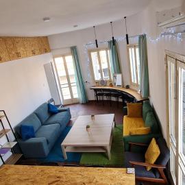 Bee Hostel Paphos, hótel í Paphos City