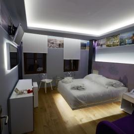 Veritas Boutique Art Hotel، فندق في فيريا