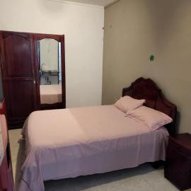 Backpackers rental room/bathroom only, hotel en La Gaulette