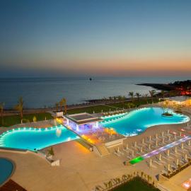 King Evelthon Beach Hotel & Resort – hotel w Pafos